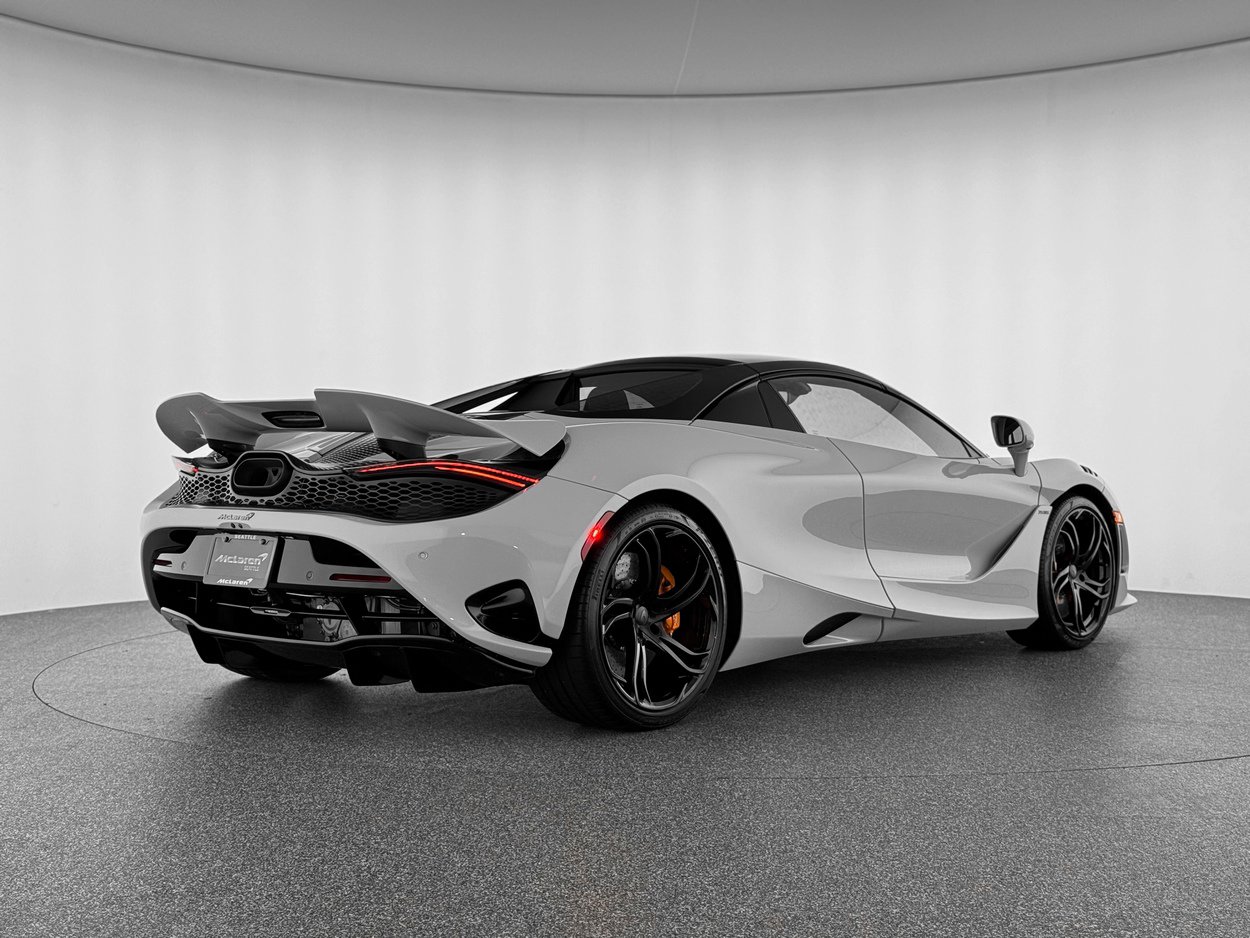 Used 2026 McLaren 750S Spider RWD image 6
