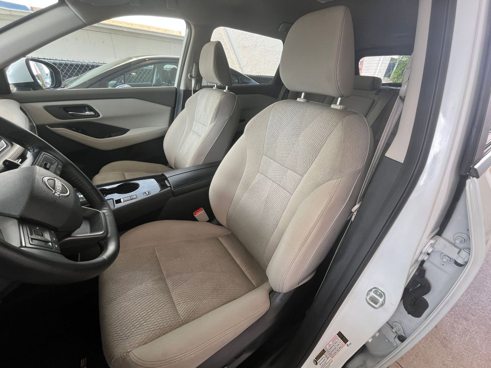 Used 2025 Nissan Rogue SV FWD image 37
