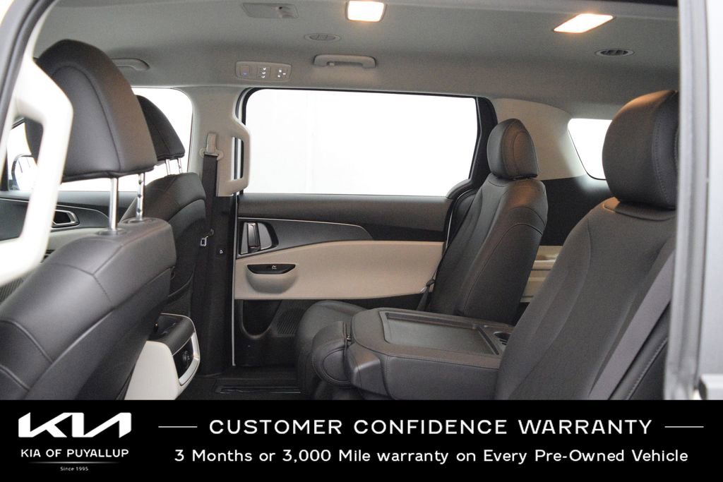 Used 2024 Kia Carnival LX FWD image 12