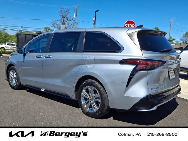 Used 2023 Toyota Sienna XSE AWD/4WD image 8