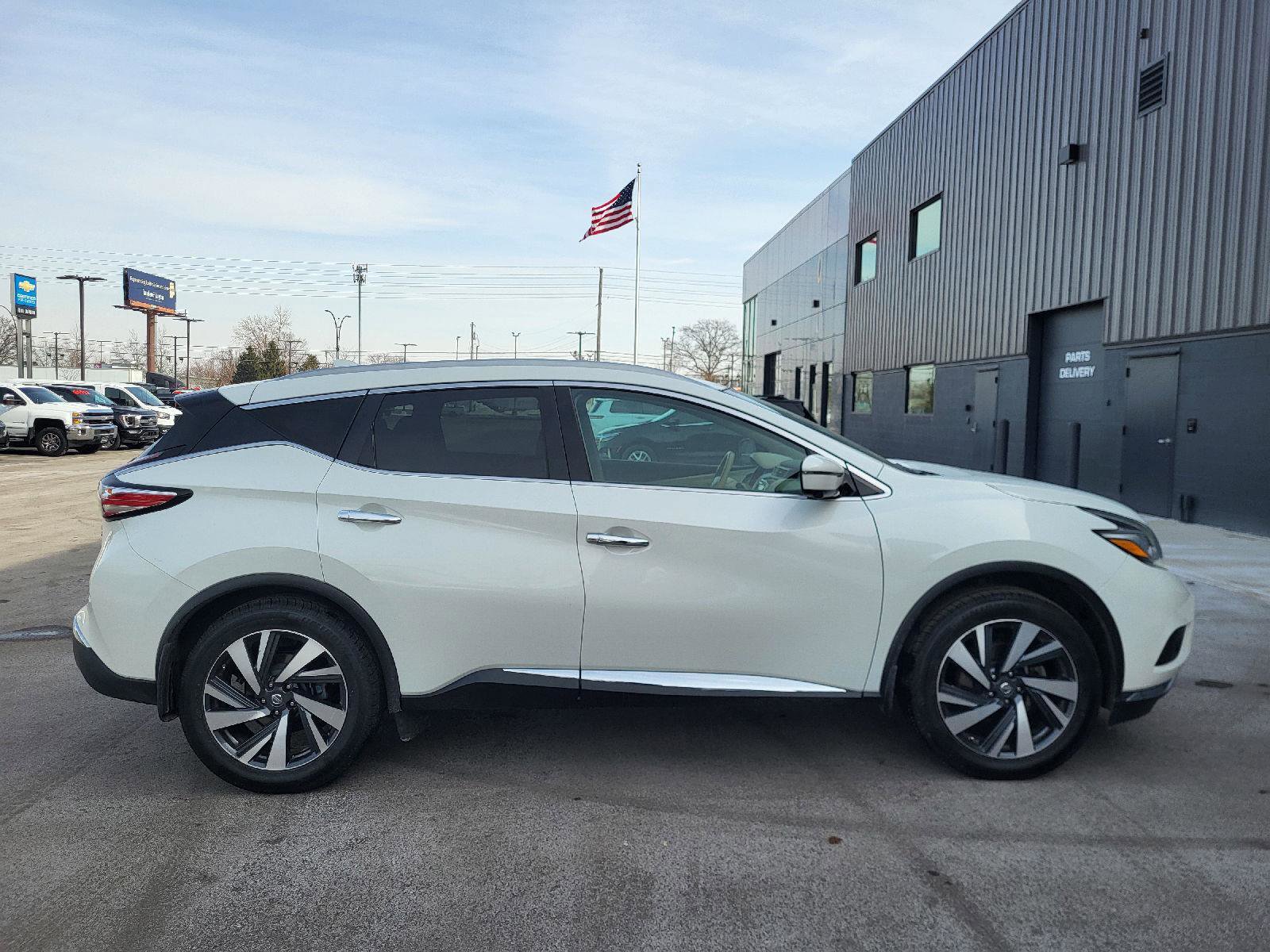Used 2018 Nissan Murano Platinum image 2