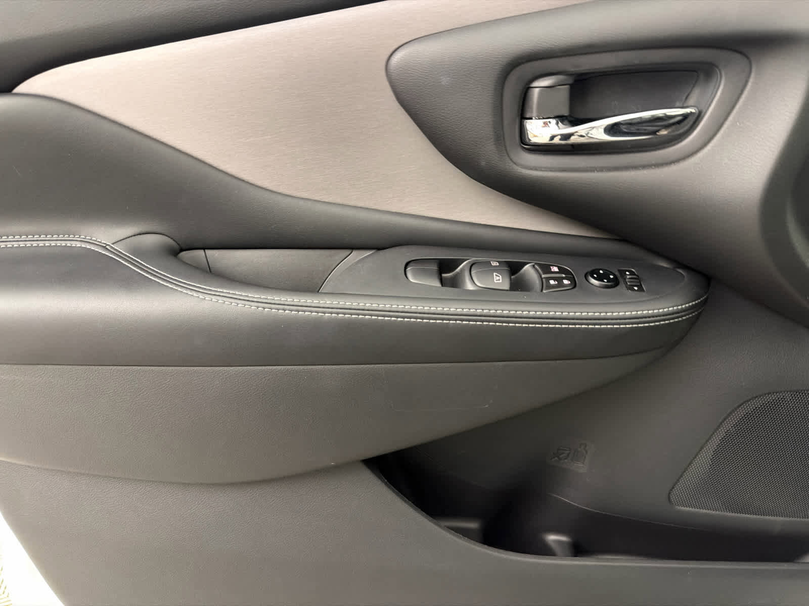 Certified 2024 Nissan Murano SV FWD image 22