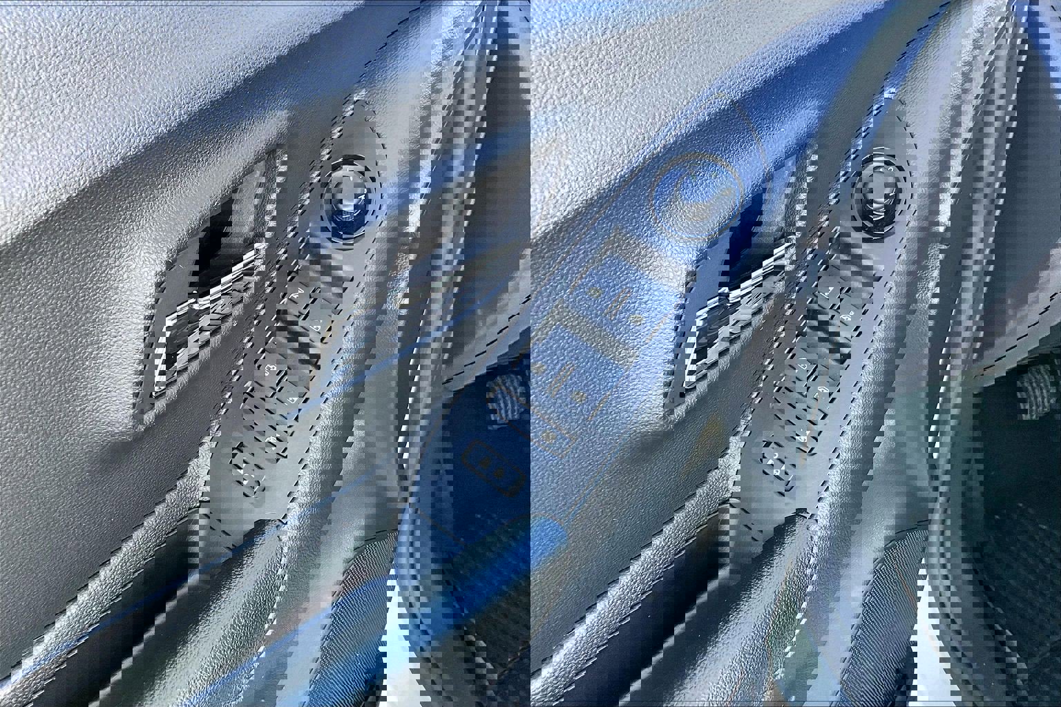 Certified 2022 Chevrolet Trax LS w/ Tint and Cruise Package image 17