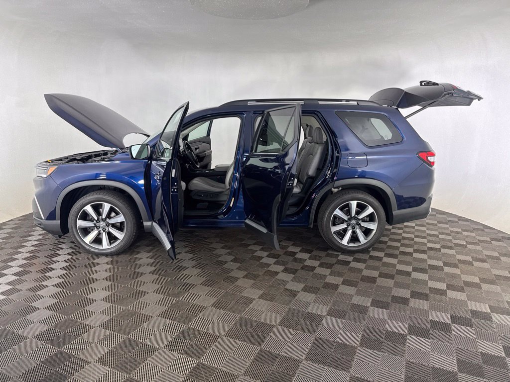 Certified 2025 Honda Pilot Touring image 14