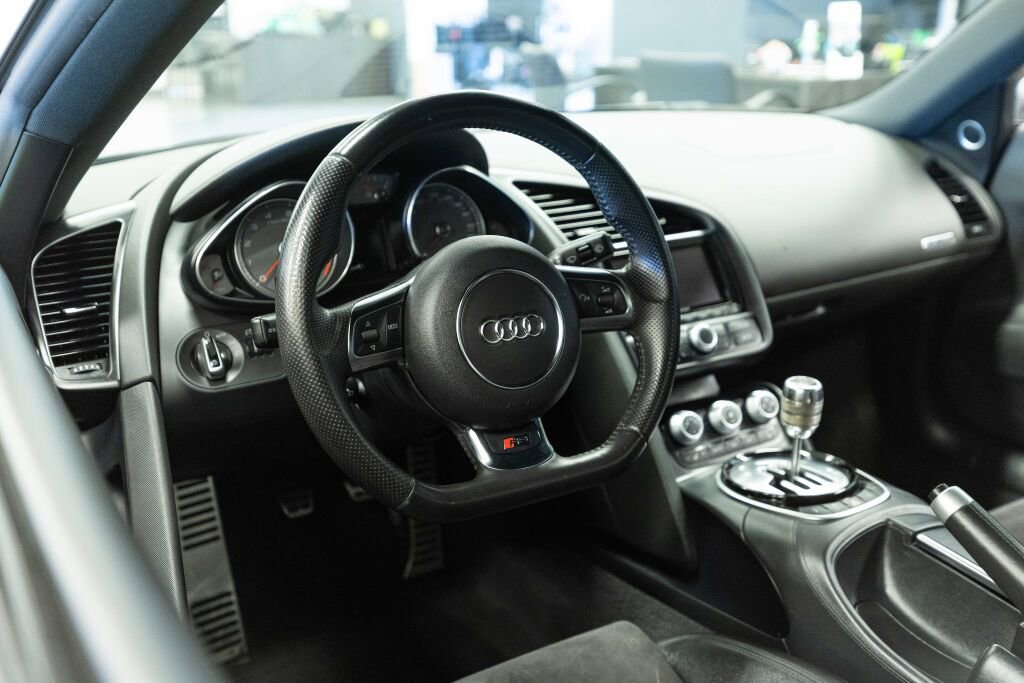 Used 2014 Audi R8 V8 w/ Convenience Package image 11