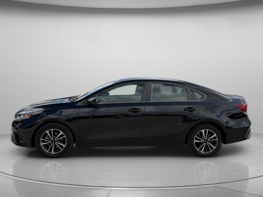 Used 2024 Kia Forte LXS FWD image 5