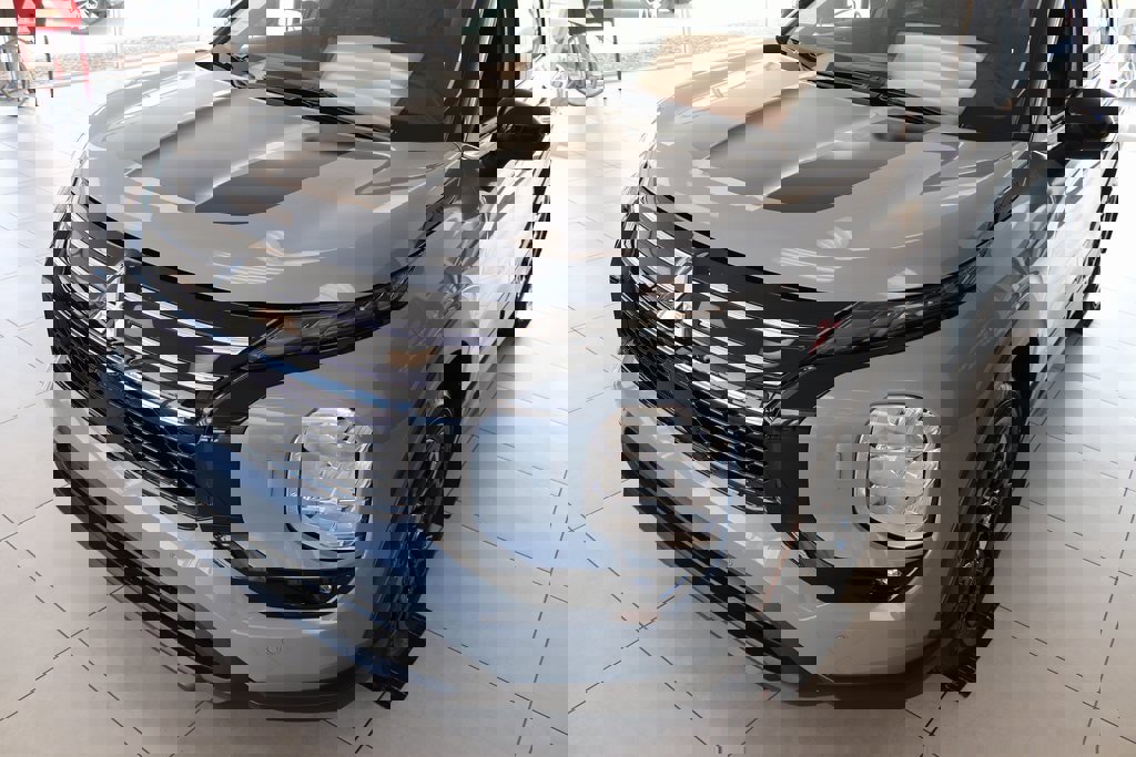 New 2025 Mitsubishi Outlander AWD image 13