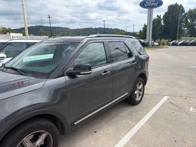 Used 2017 Ford Explorer XLT AWD/4WD image 7