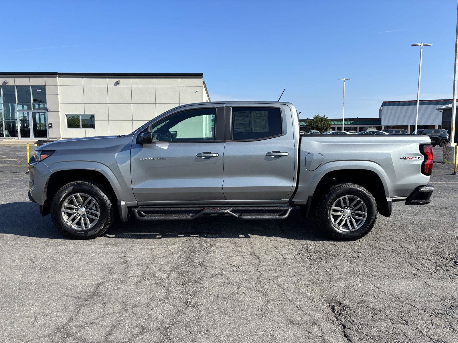 Used 2024 Chevrolet Colorado LT w/ LT Convenience Package AWD/4WD image 4