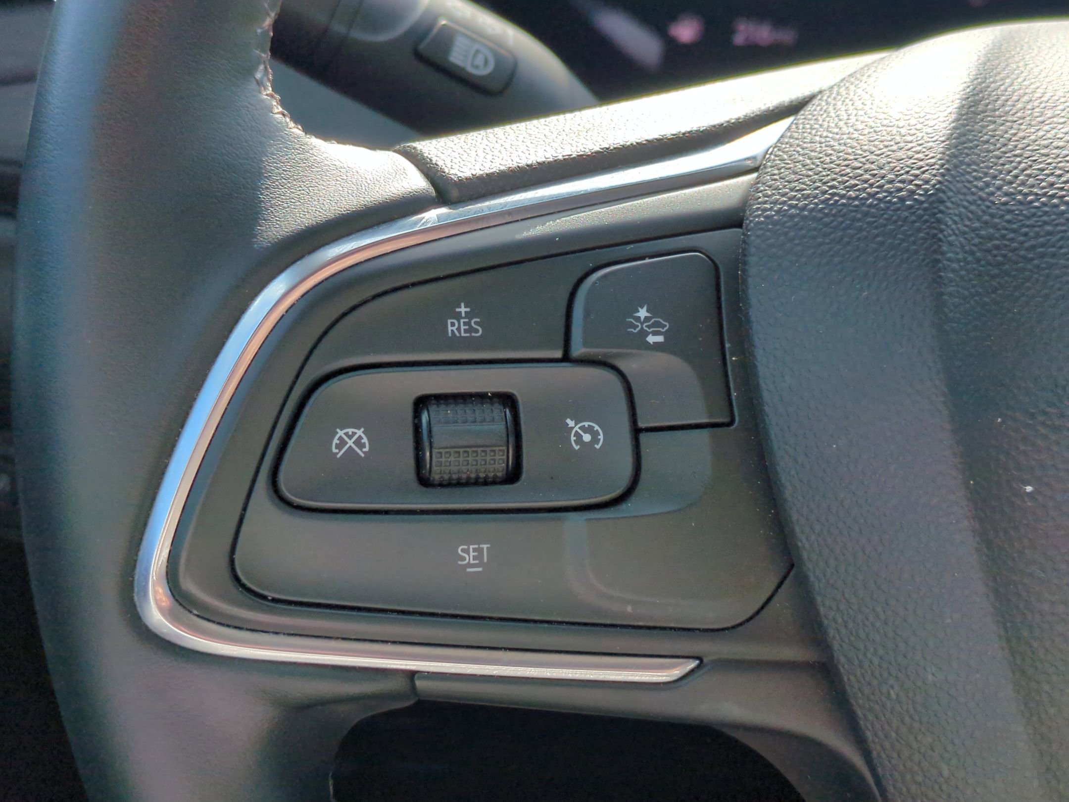 Certified 2024 Buick Encore GX Sport Touring w/ LPO, Trailering Package FWD image 19
