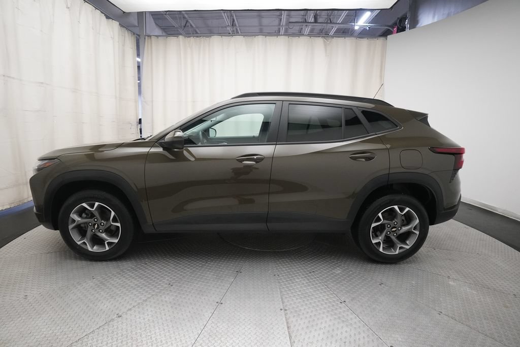 Used 2024 Chevrolet Trax LT w/ Driver Confidence Package FWD image 23