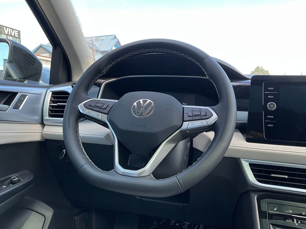 New 2025 Volkswagen Taos SE image 19