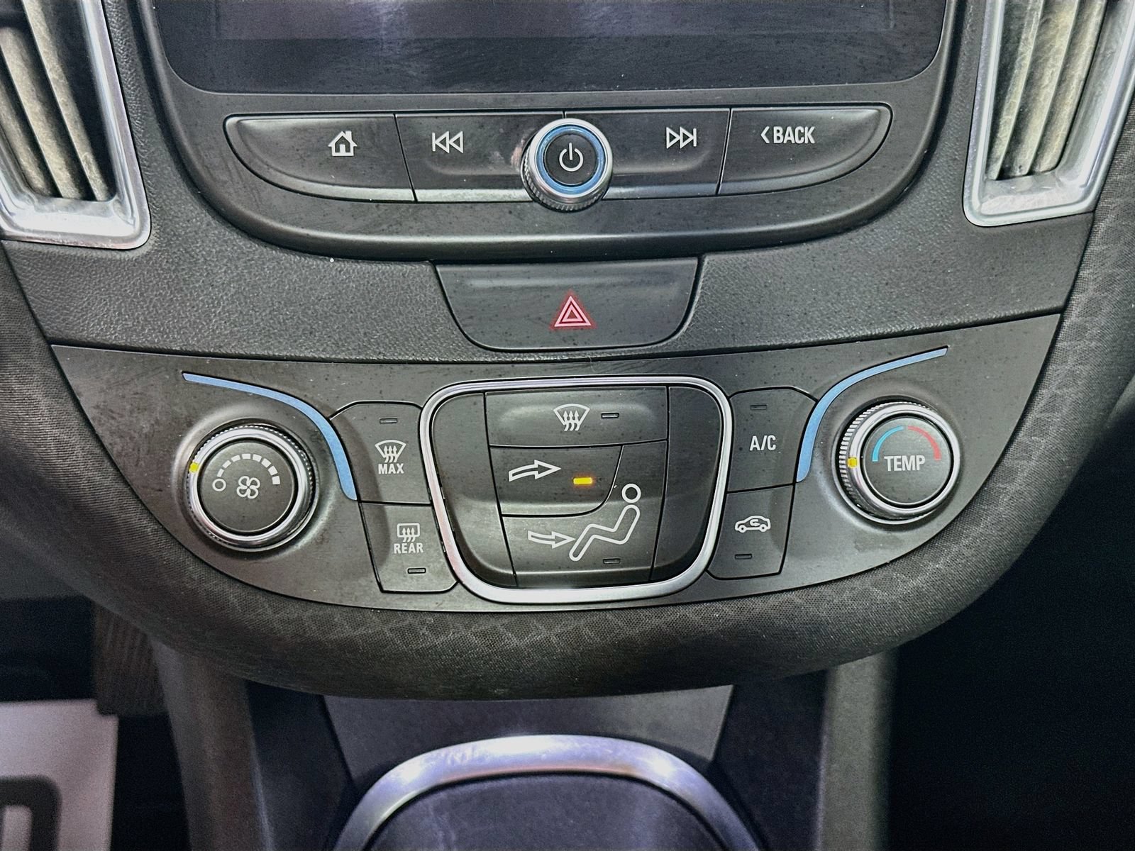 Used 2018 Chevrolet Malibu LT FWD image 15