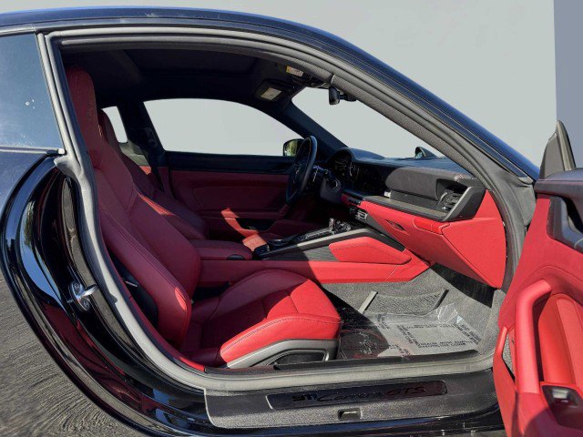 Used 2024 Porsche 911 Carrera GTS image 39