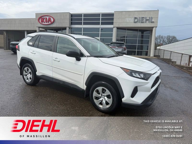 Used 2019 Toyota RAV4 LE image 1