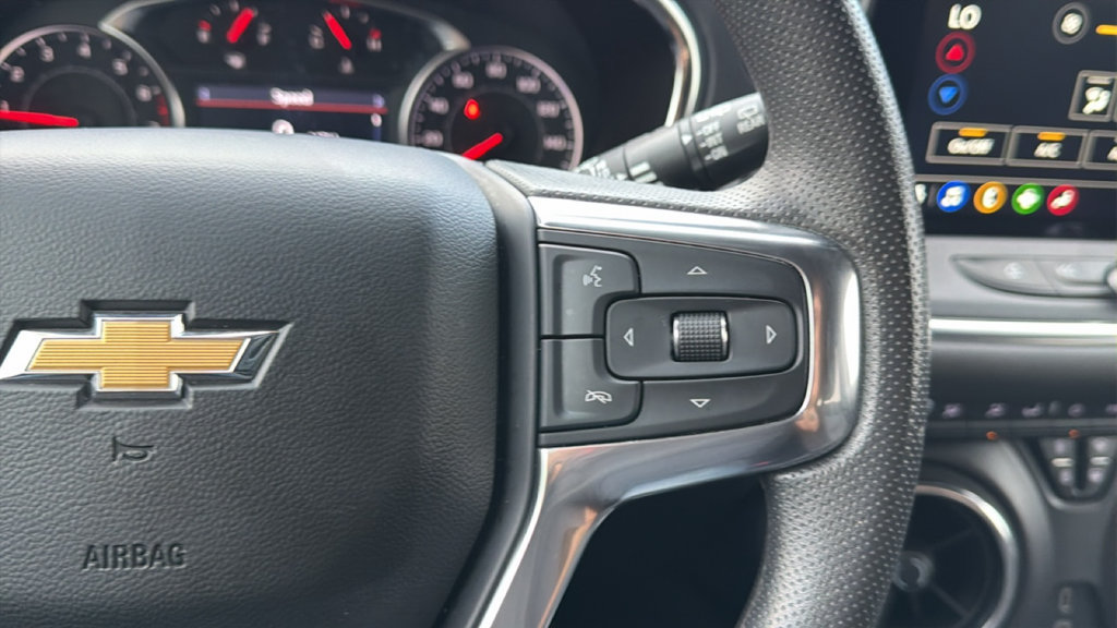 Used 2025 Chevrolet Blazer LT AWD/4WD image 19