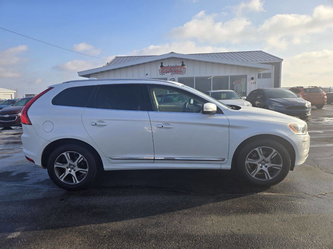 Used 2015 Volvo XC60 T6 image 17