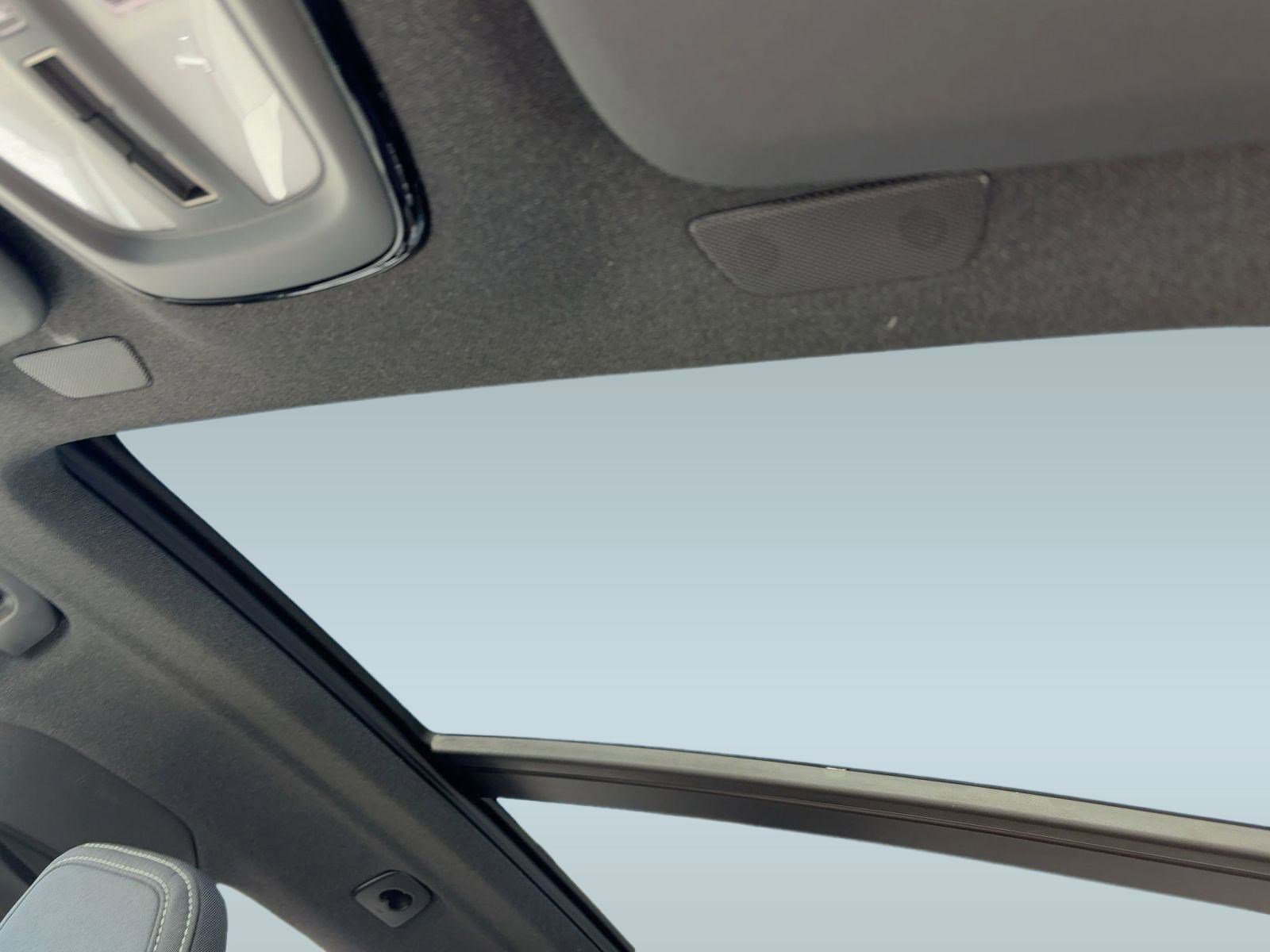 New 2026 Volvo XC40 B4 Core w/ Protection Package image 14