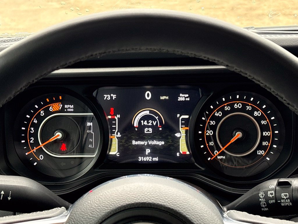 Used 2025 Jeep Wrangler Unlimited Sahara AWD/4WD image 31