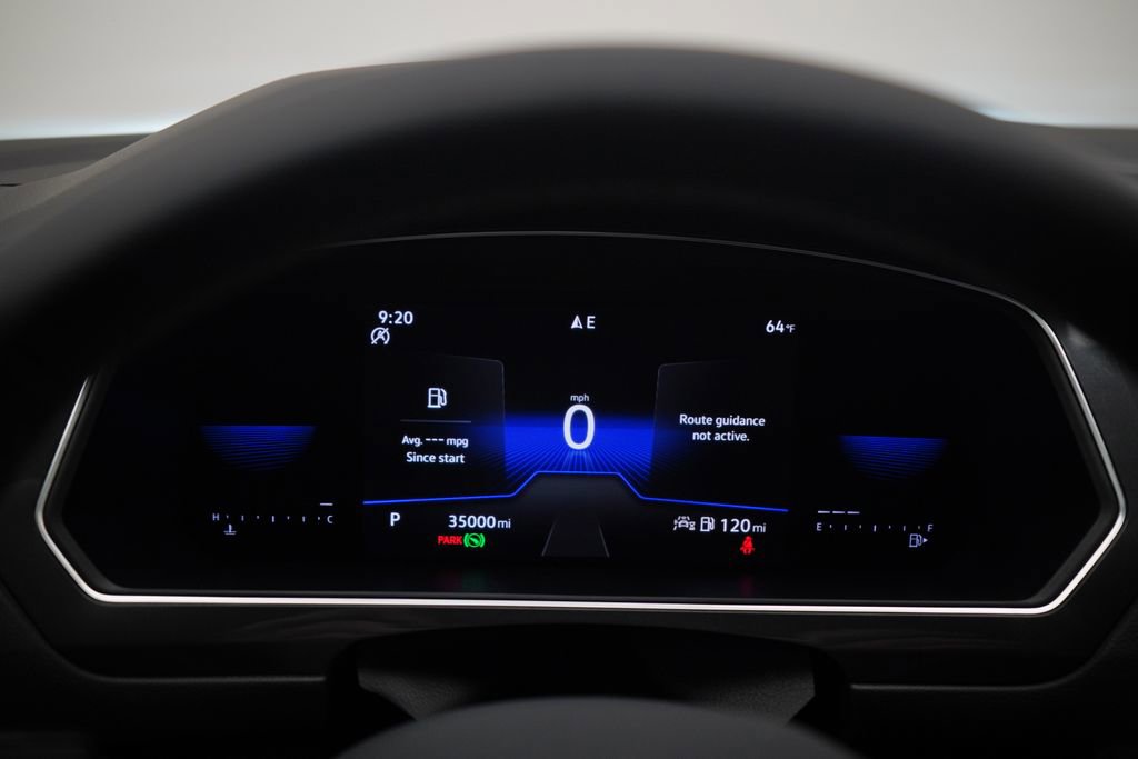 Used 2023 Volkswagen Tiguan SE R-Line image 10