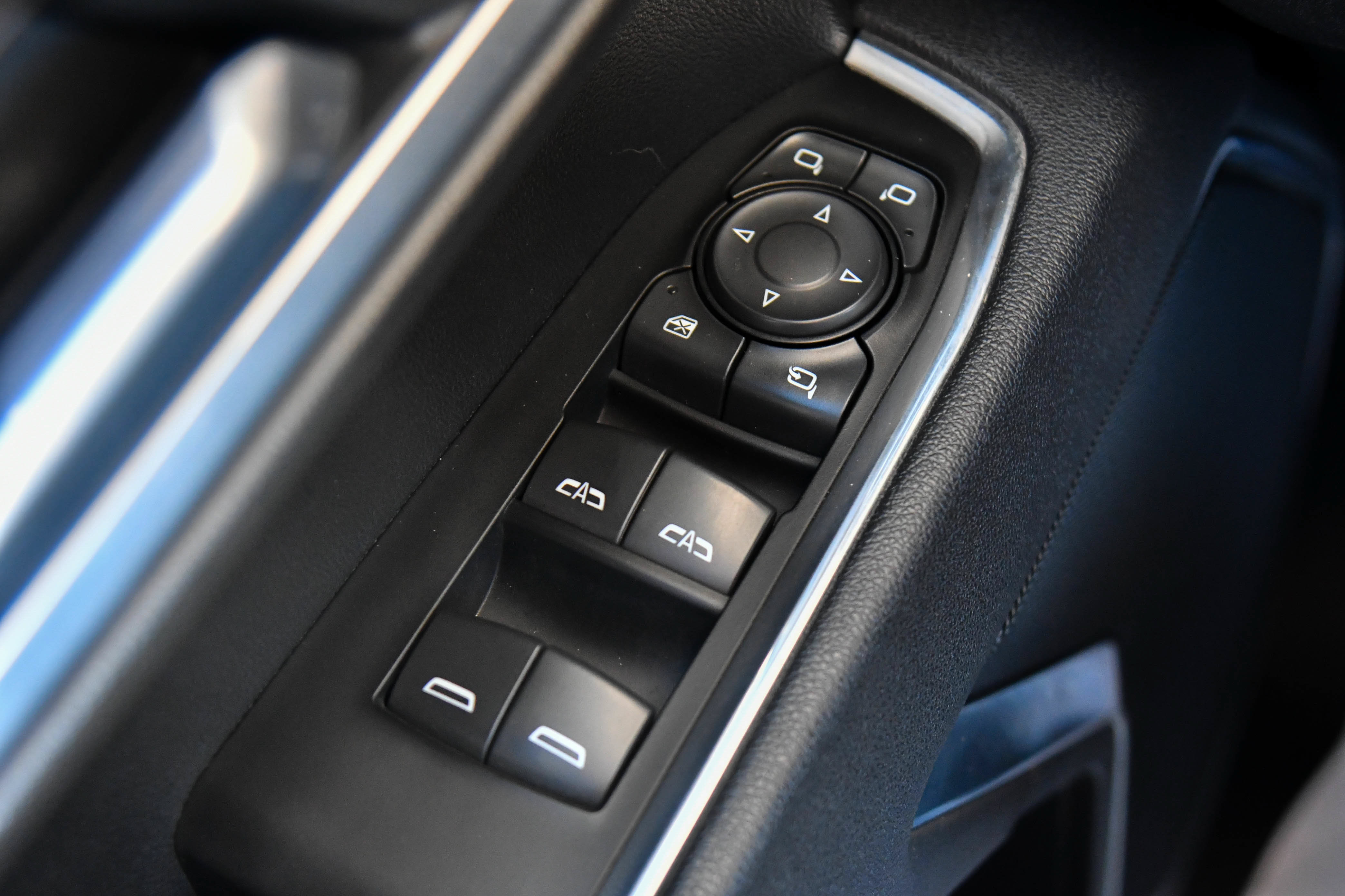 Used 2025 GMC Sierra 1500 SLT AWD/4WD image 36