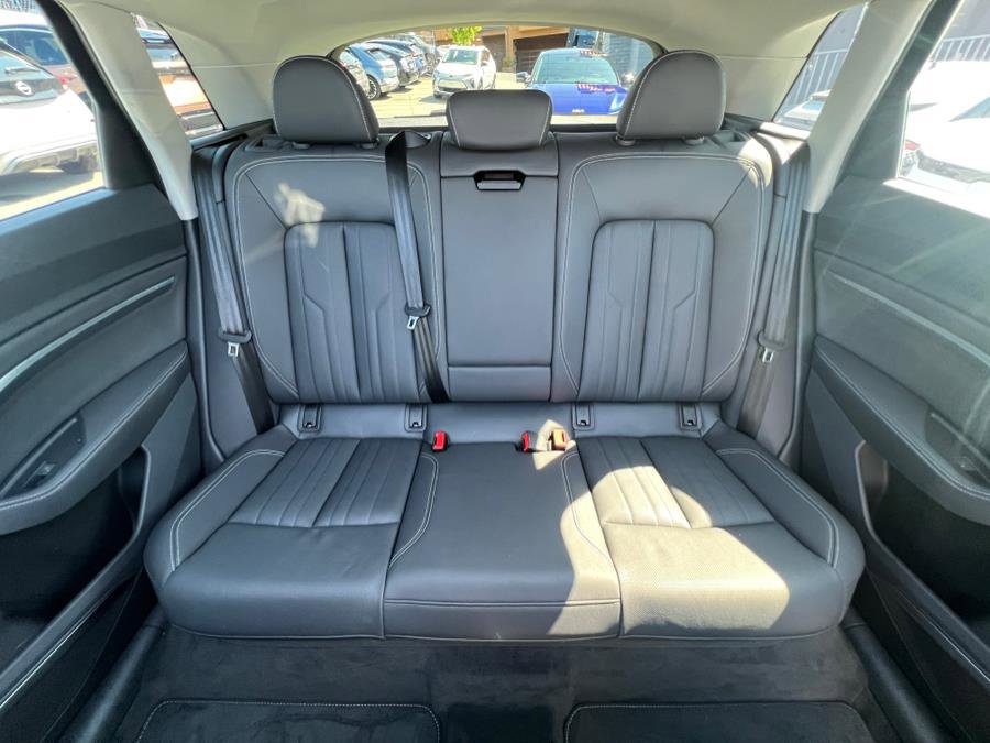 Used 2024 Audi Q8 e-tron Premium Plus w/ Premium Plus Package image 33