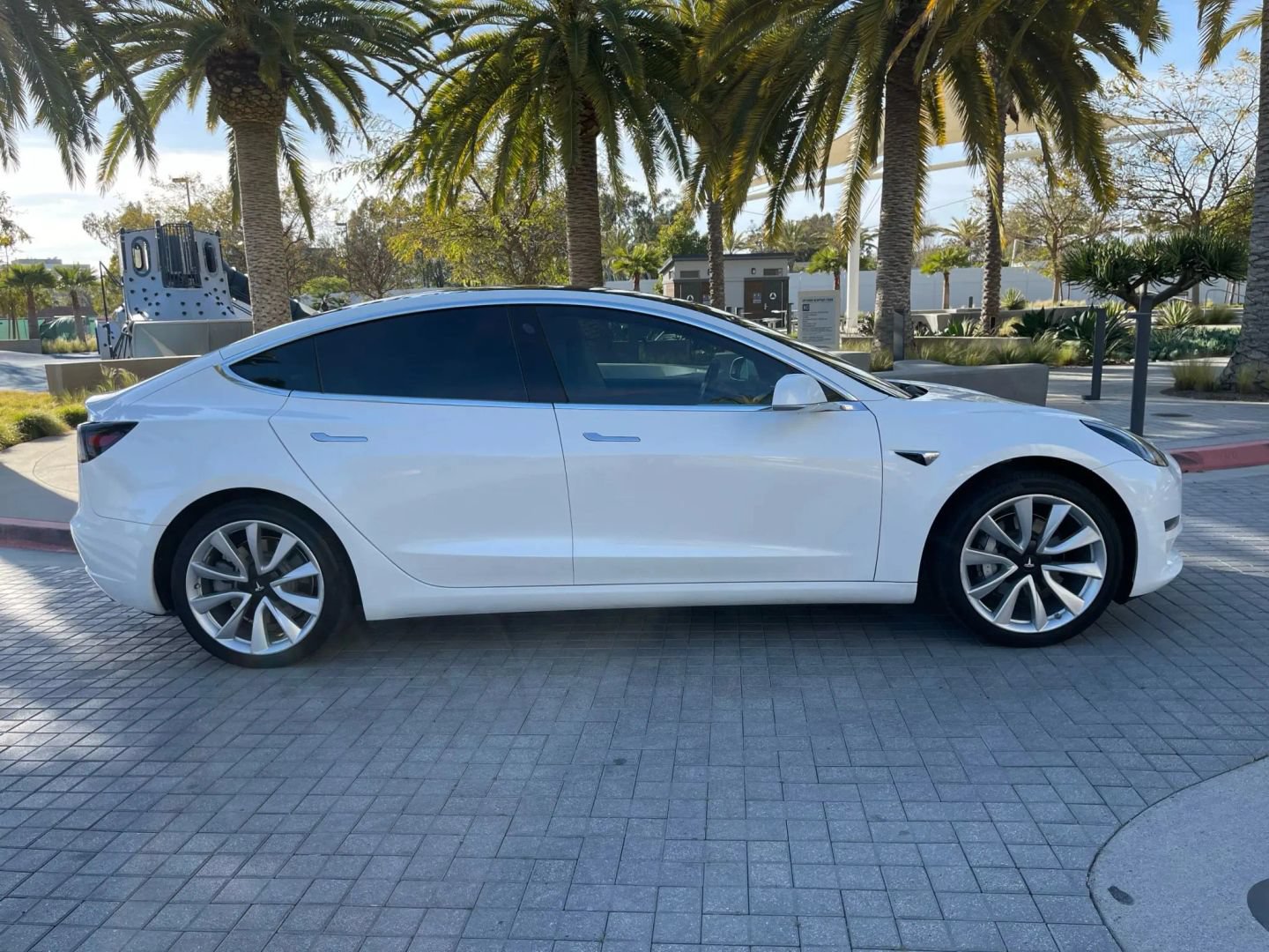 Used 2020 Tesla Model 3 Long Range AWD/4WD image 5