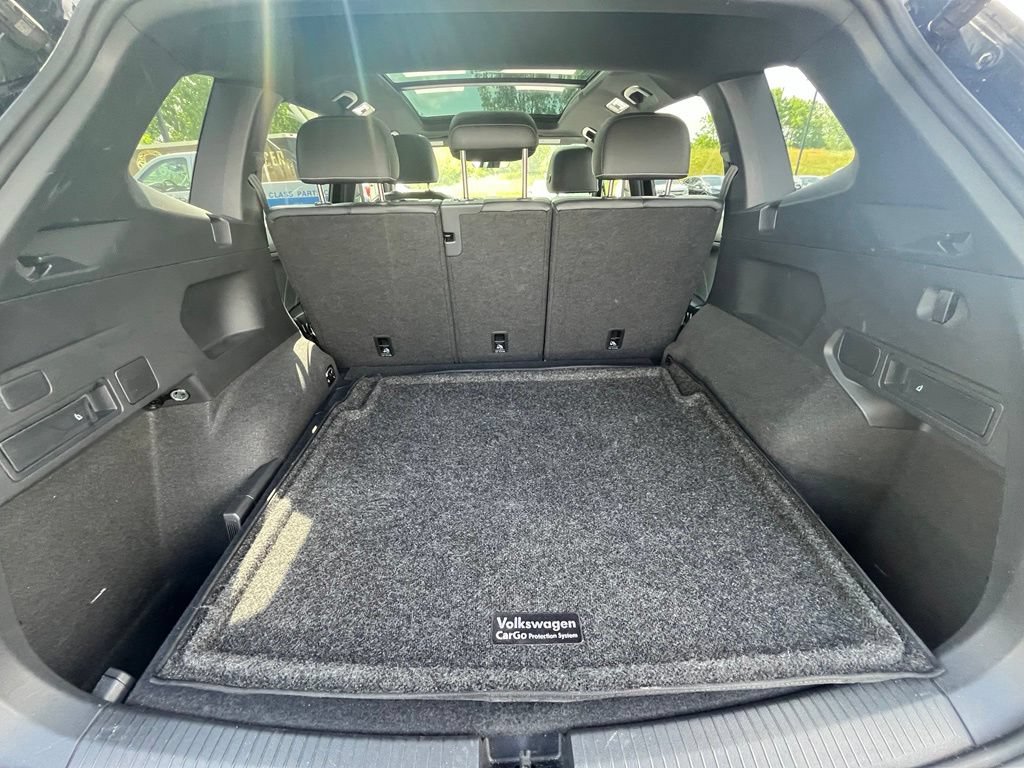 Certified 2024 Volkswagen Tiguan SE R-Line AWD/4WD image 30