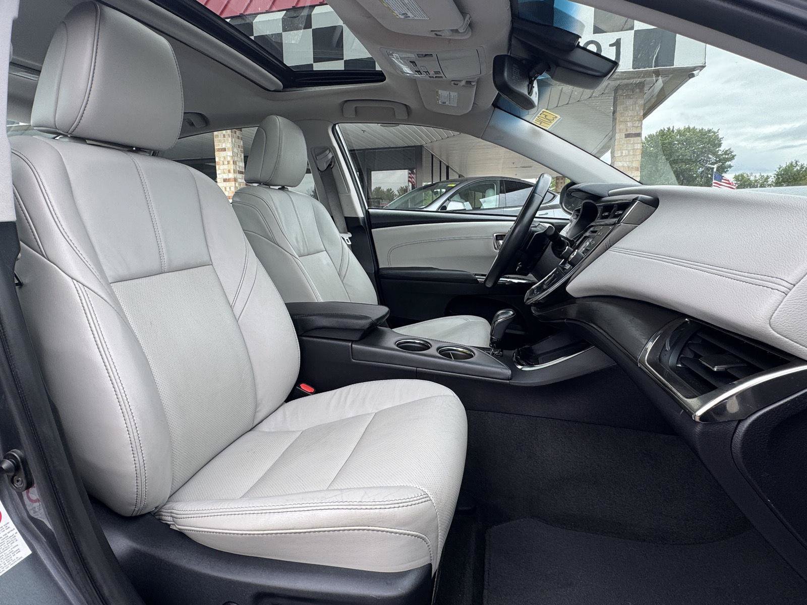Used 2018 Toyota Avalon Limited FWD image 27