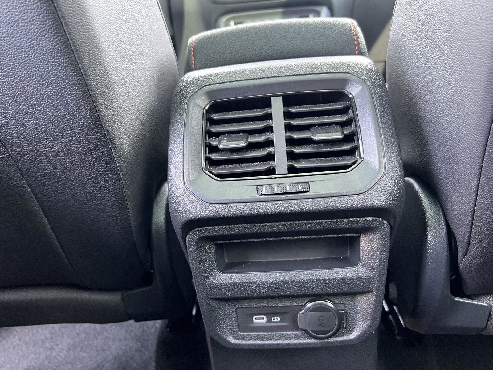 Used 2024 Volkswagen Tiguan Wolfsburg Edition image 30