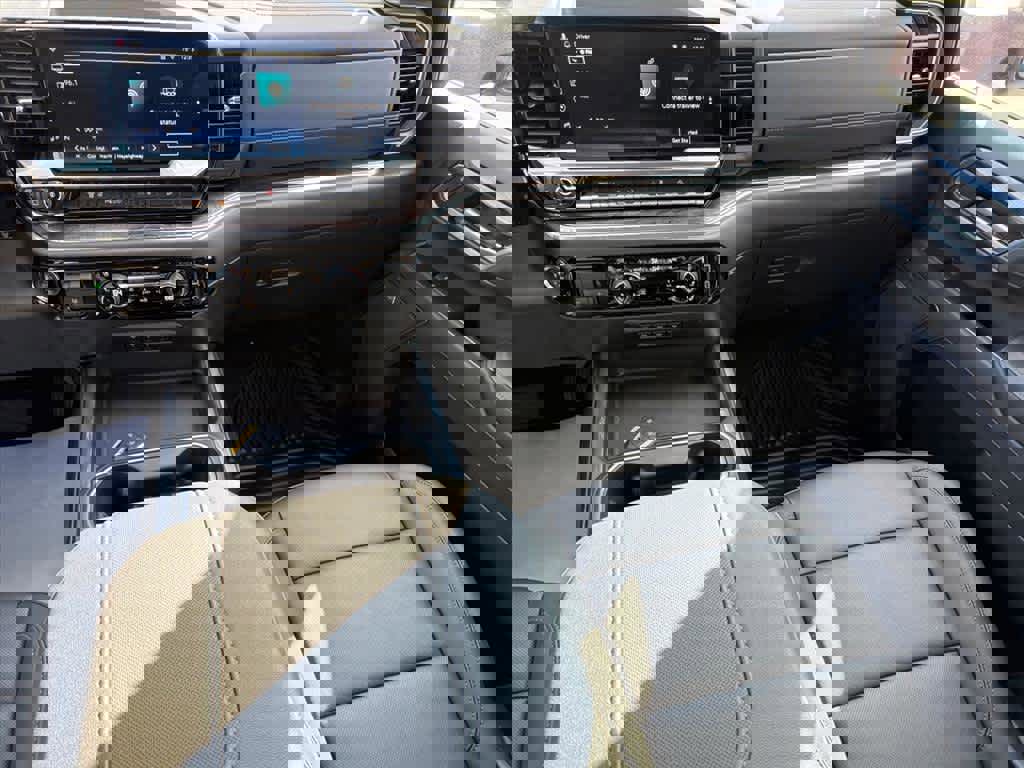 Used 2025 Chevrolet Silverado 2500 LTZ w/ Z71 Chrome Sport Edition image 5