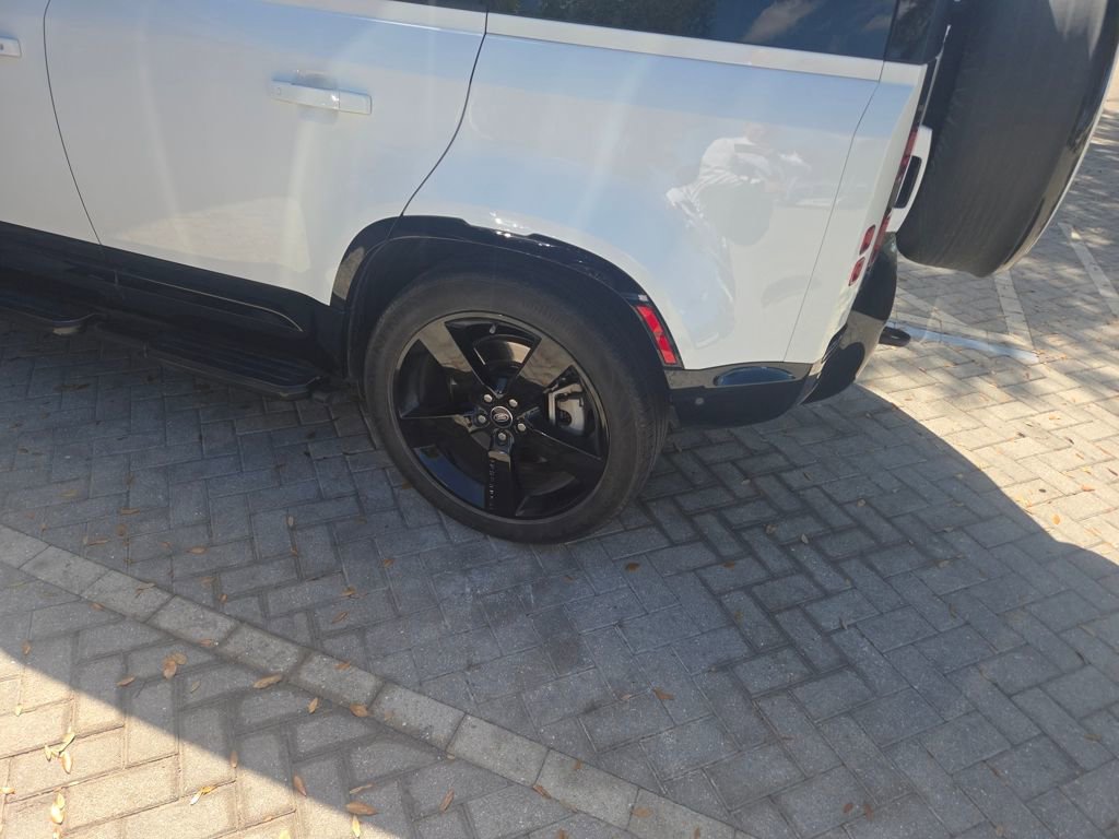 Used 2024 Land Rover Defender 110 X-Dynamic SE image 56