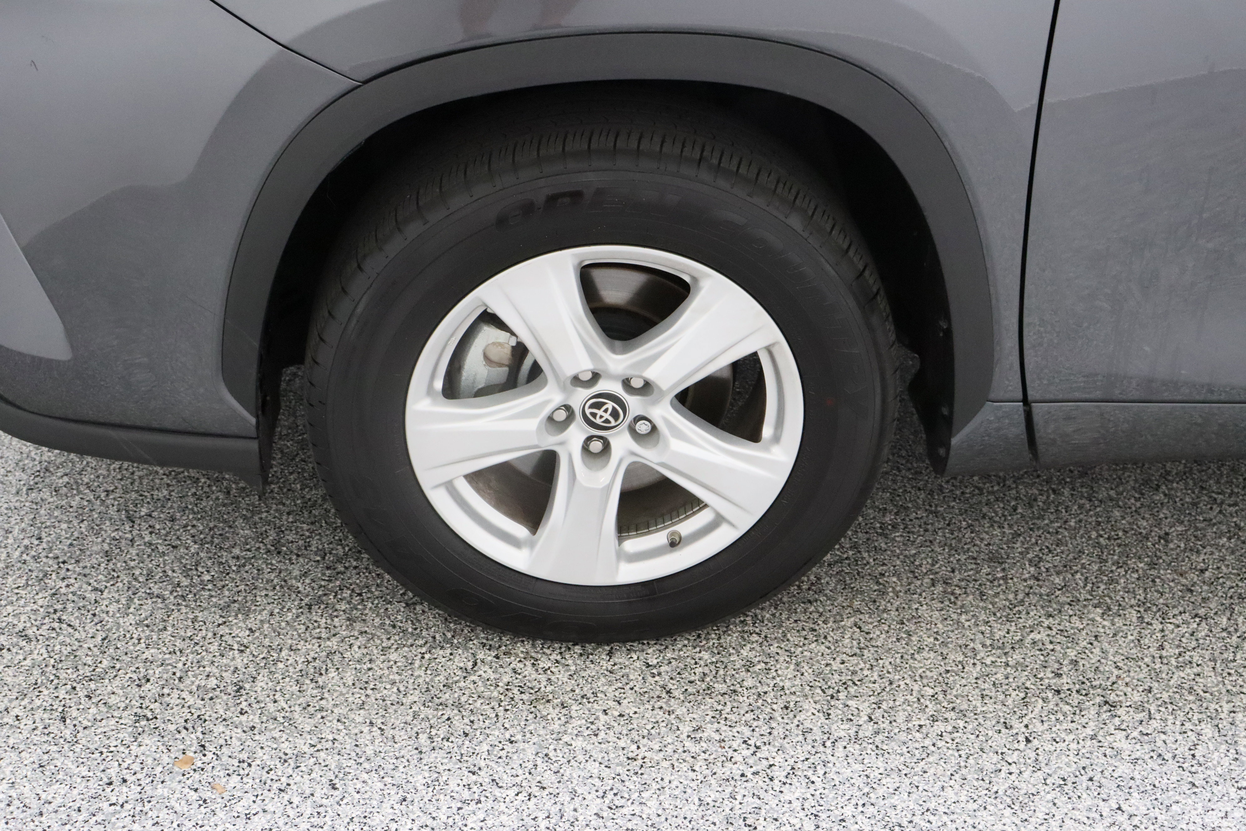 Used 2025 Toyota Highlander LE FWD image 11