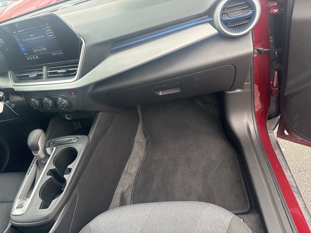 Used 2025 Chevrolet Trax LS image 17