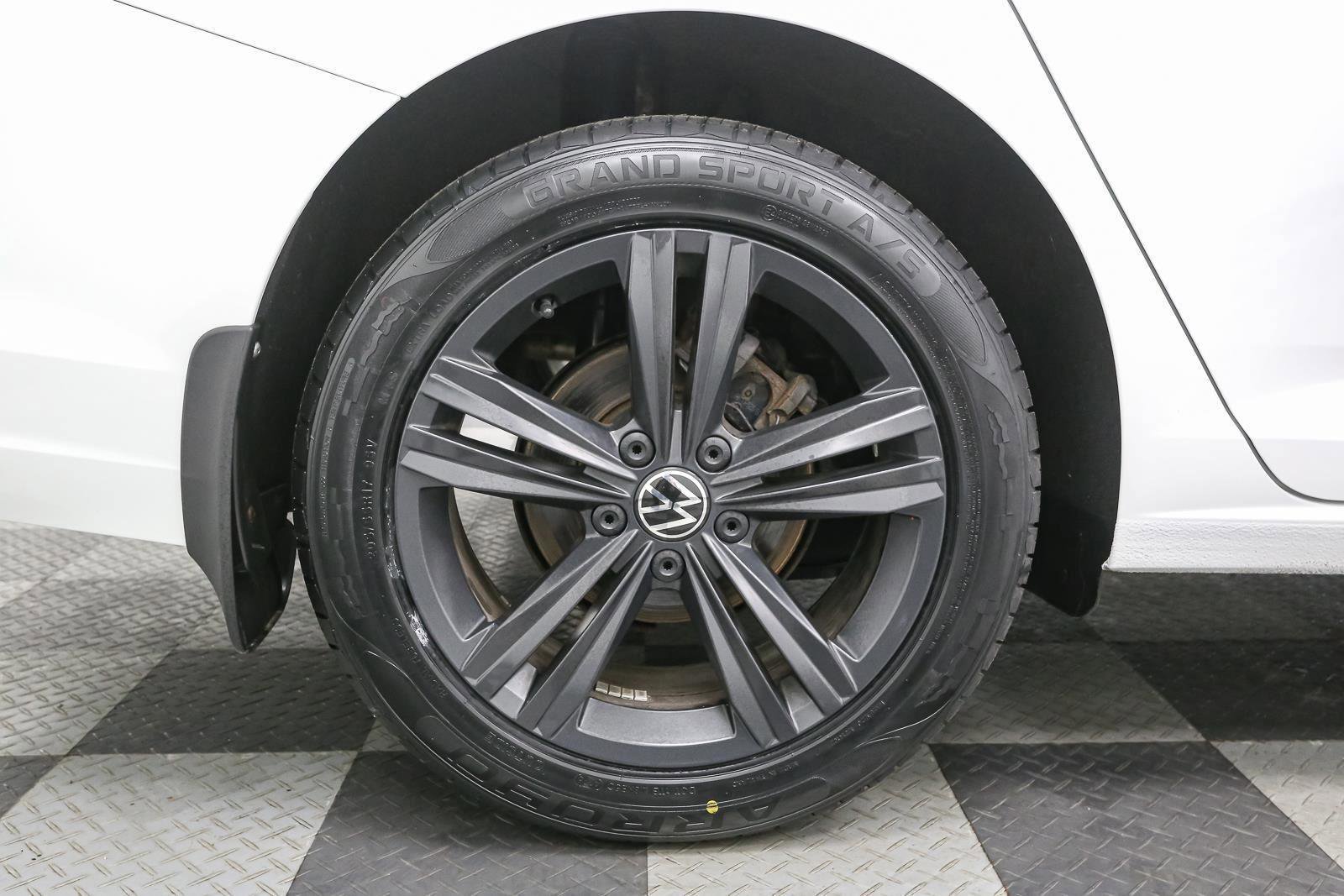 Used 2024 Volkswagen Jetta SE image 18
