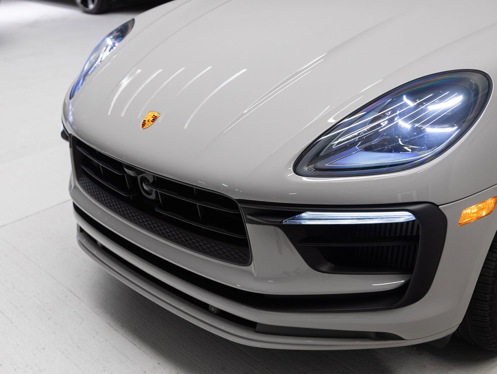 Certified 2023 Porsche Macan S image 32