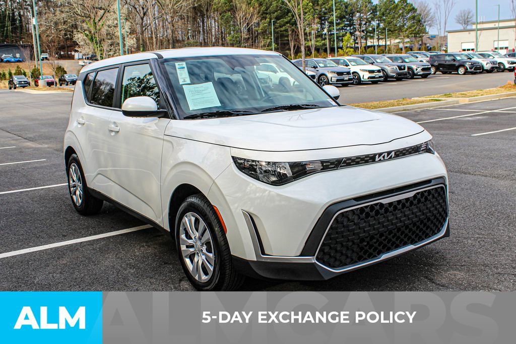 Used 2025 Kia Soul LX FWD image 4