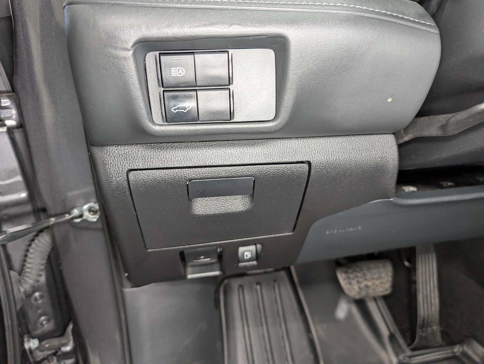 Used 2021 Toyota Highlander XLE AWD/4WD image 42