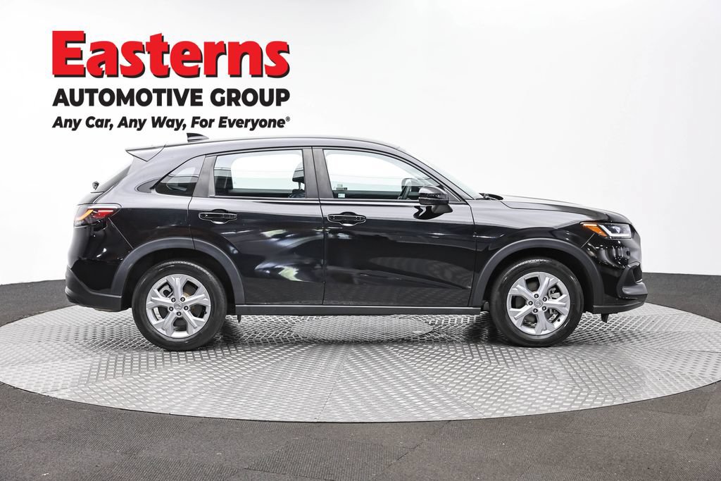 Used 2023 Honda HR-V LX image 4