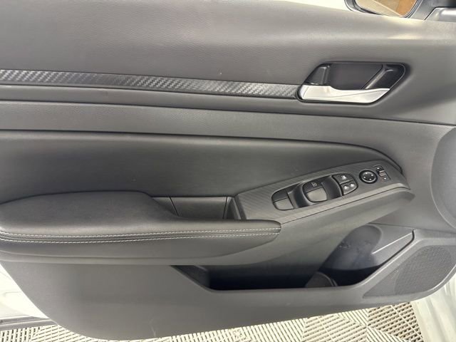 Used 2025 Nissan Altima 2.5 SV image 16