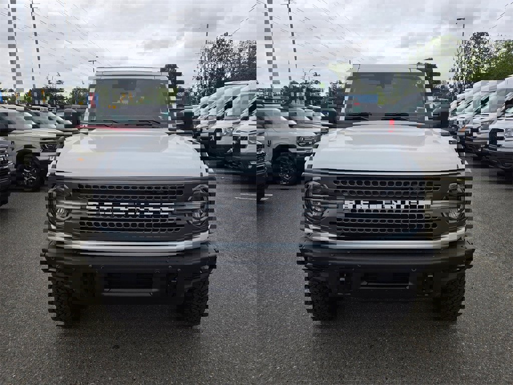 New 2025 Ford Bronco Badlands image 2