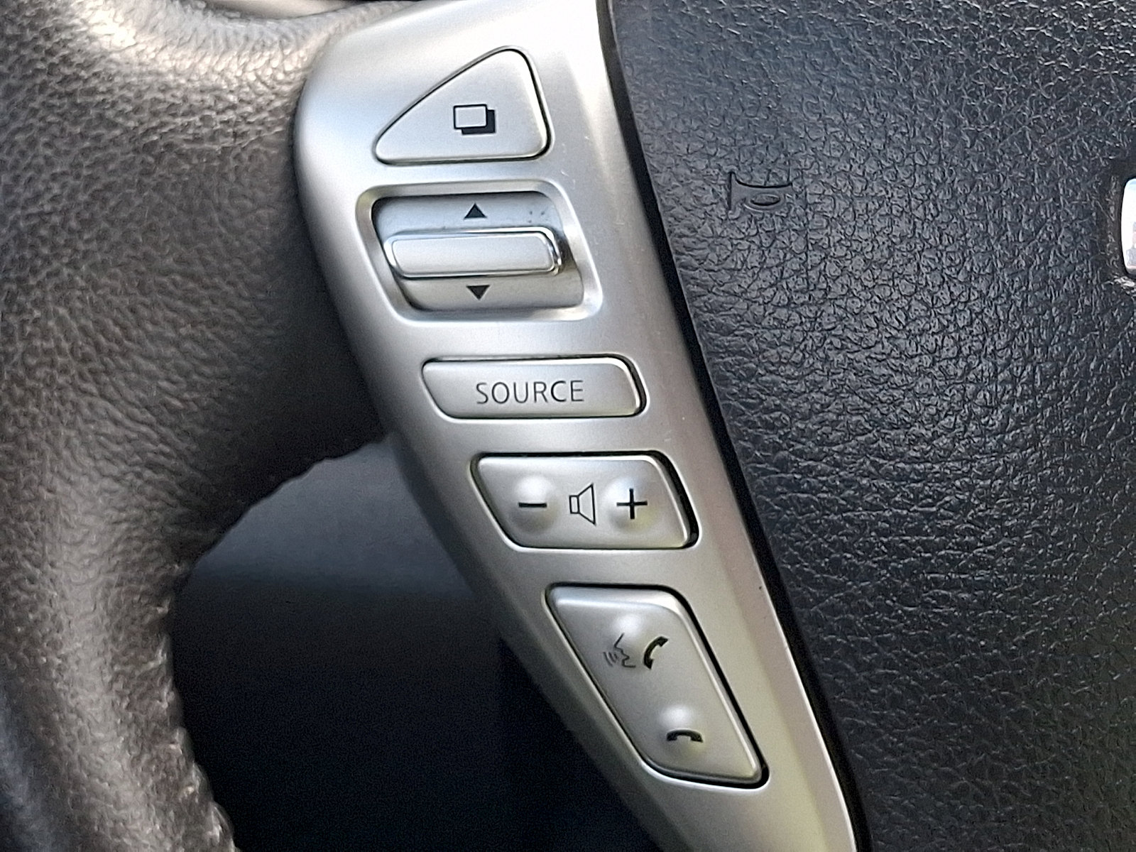 Used 2016 Nissan Versa Note SV FWD image 23