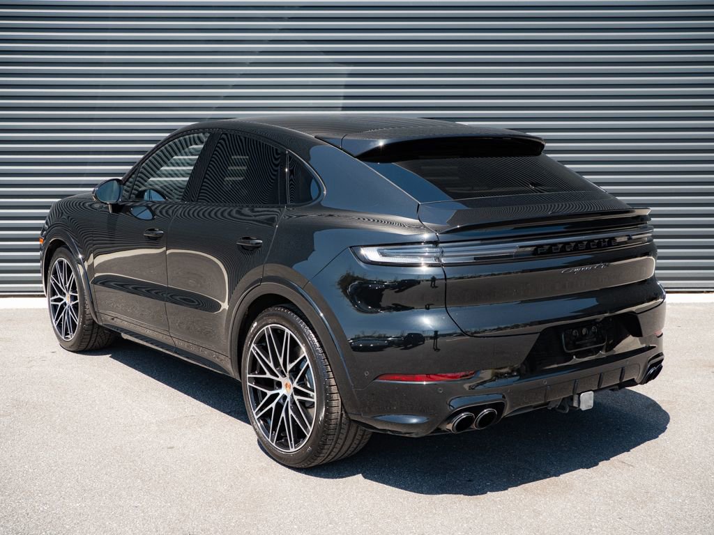Used 2025 Porsche Cayenne GTS image 3