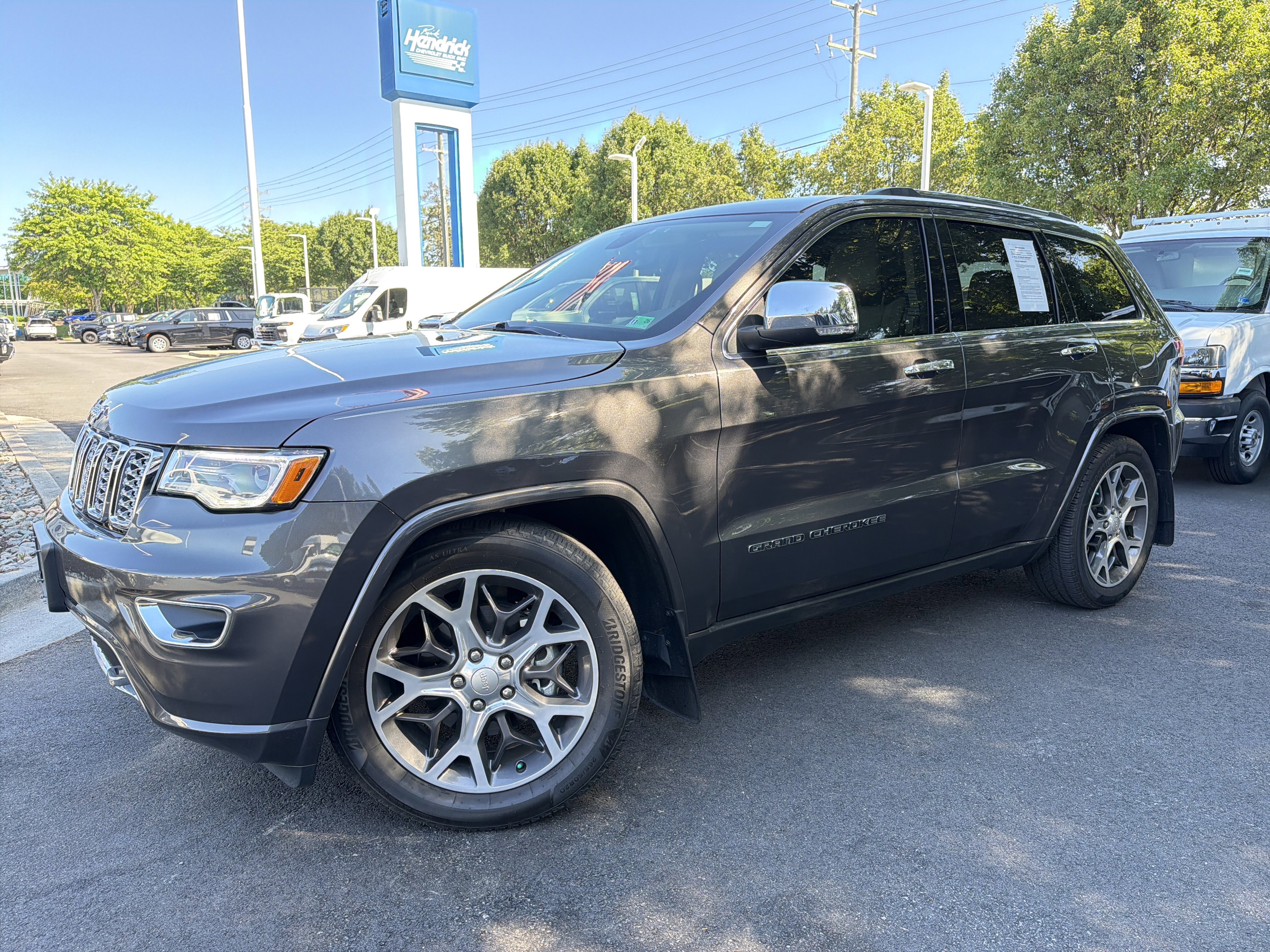 Used 2019 Jeep Grand Cherokee Overland AWD/4WD image 3