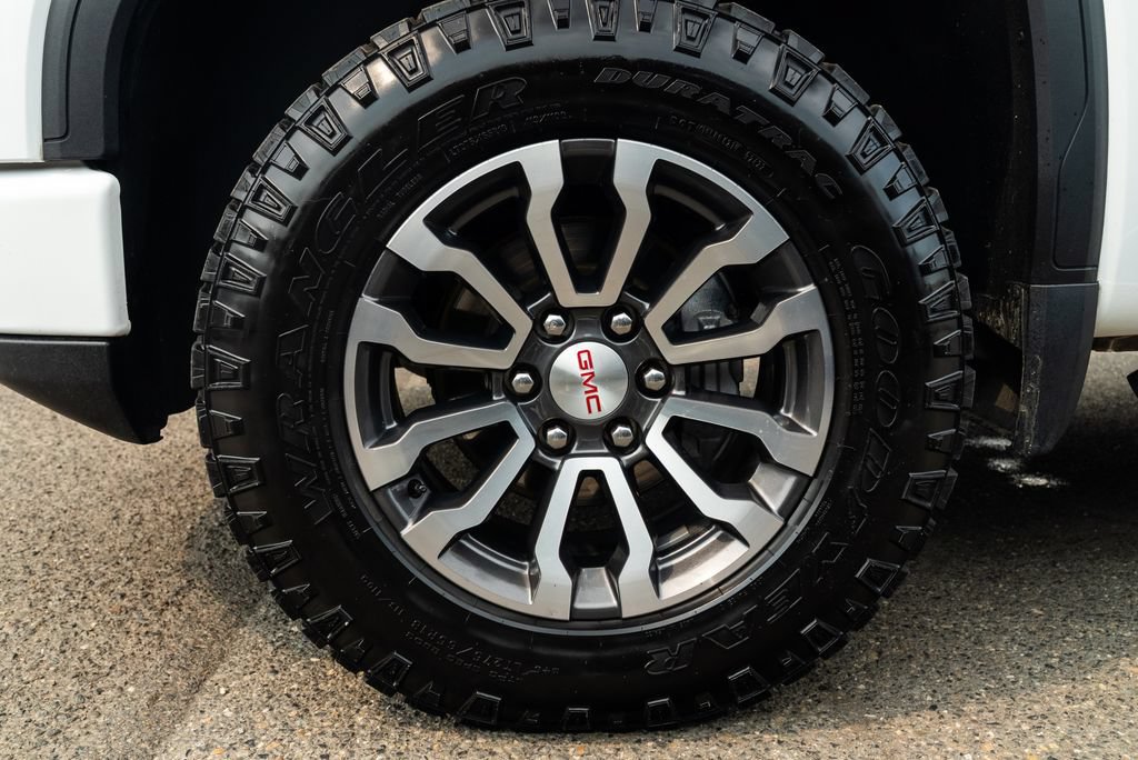 Used 2022 GMC Sierra 1500 AT4 AWD/4WD image 4
