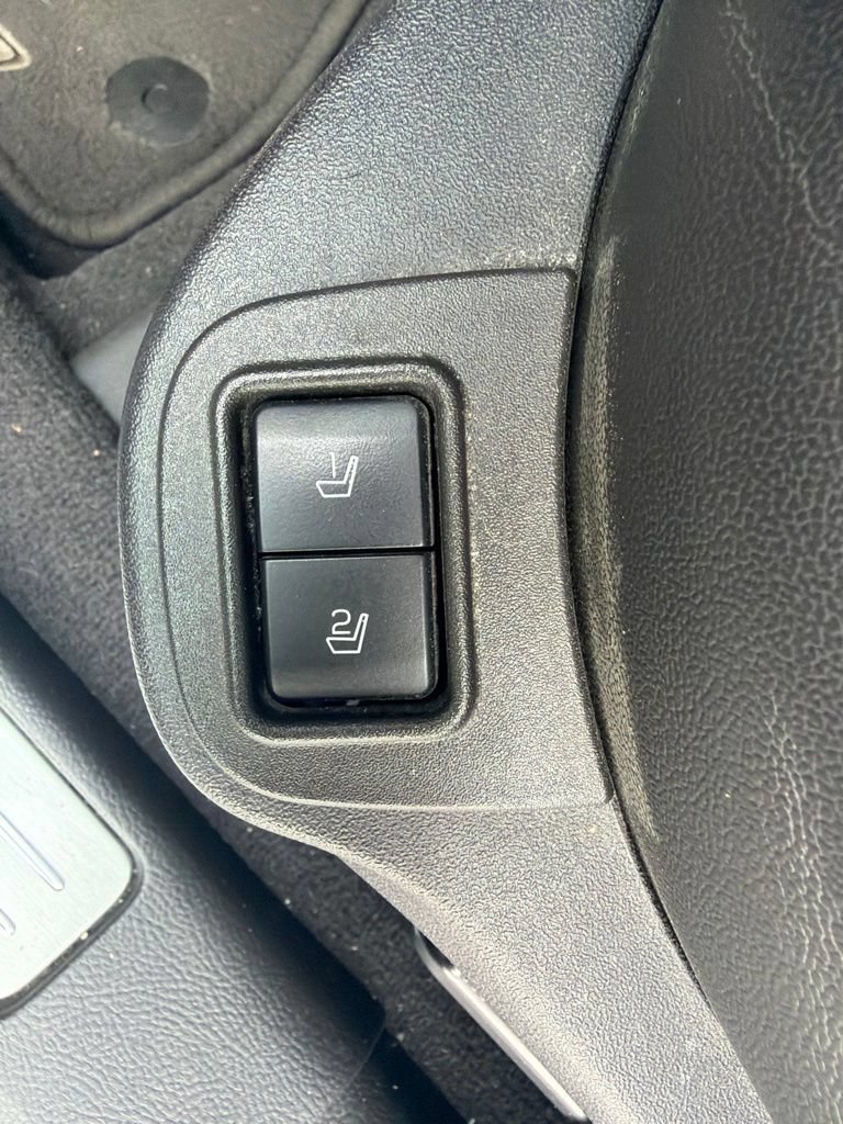 Used 2019 Ford Taurus Limited FWD image 15