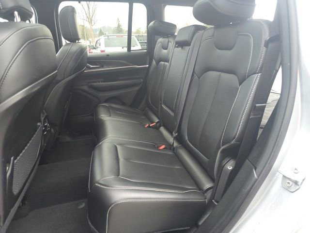 Certified 2024 Jeep Grand Cherokee Limited w/ Luxury Tech Group II AWD/4WD image 31