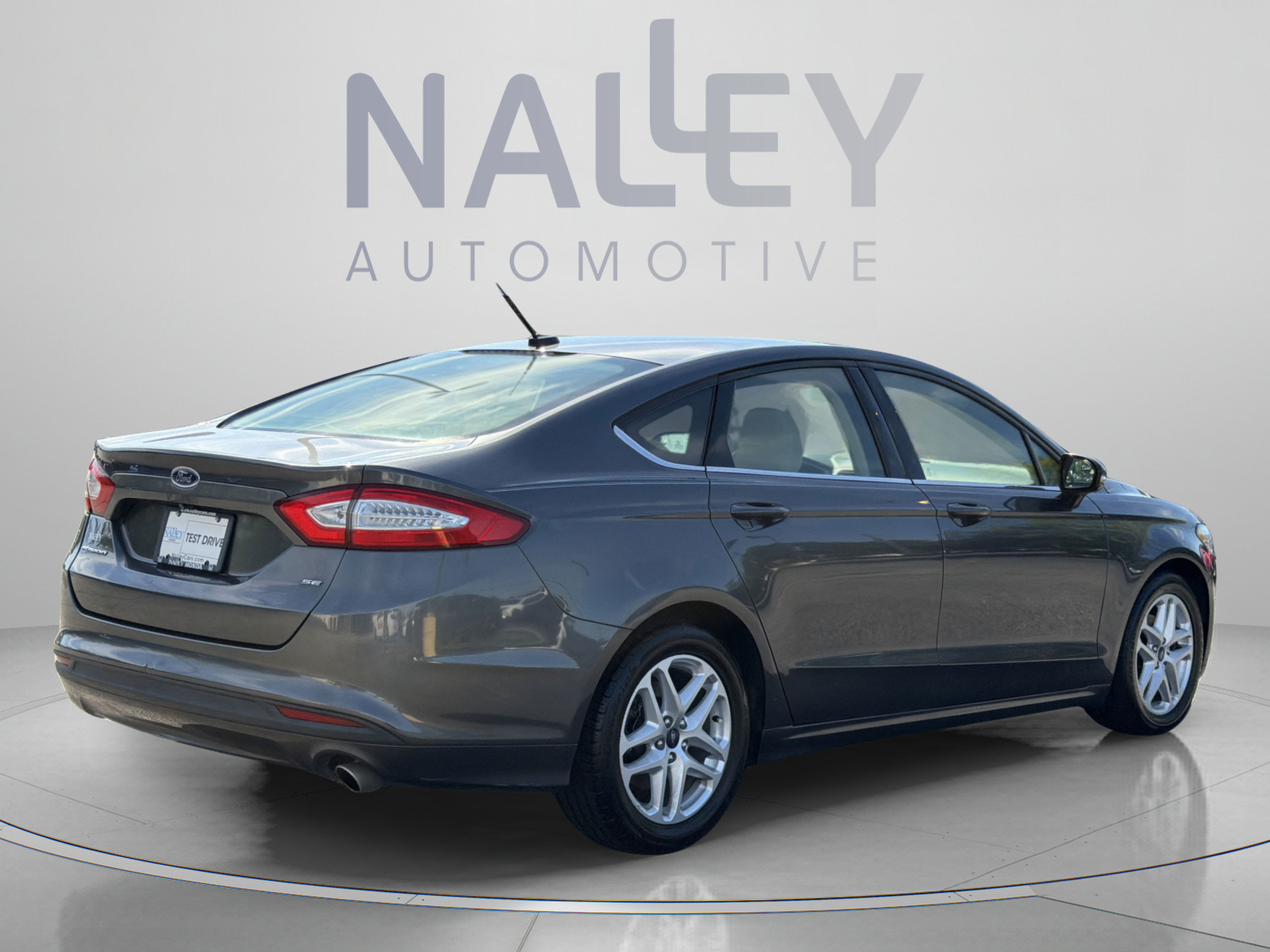 Used 2015 Ford Fusion SE FWD image 5
