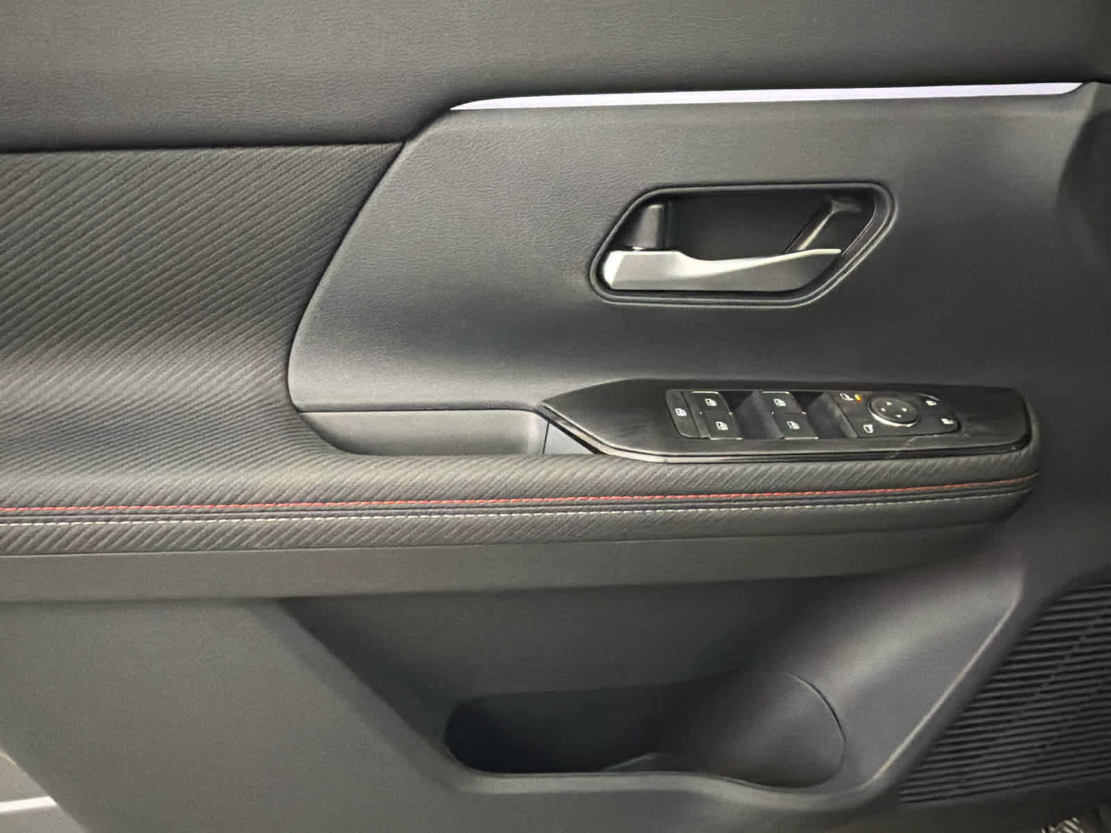 New 2026 Nissan Kicks SR FWD image 22