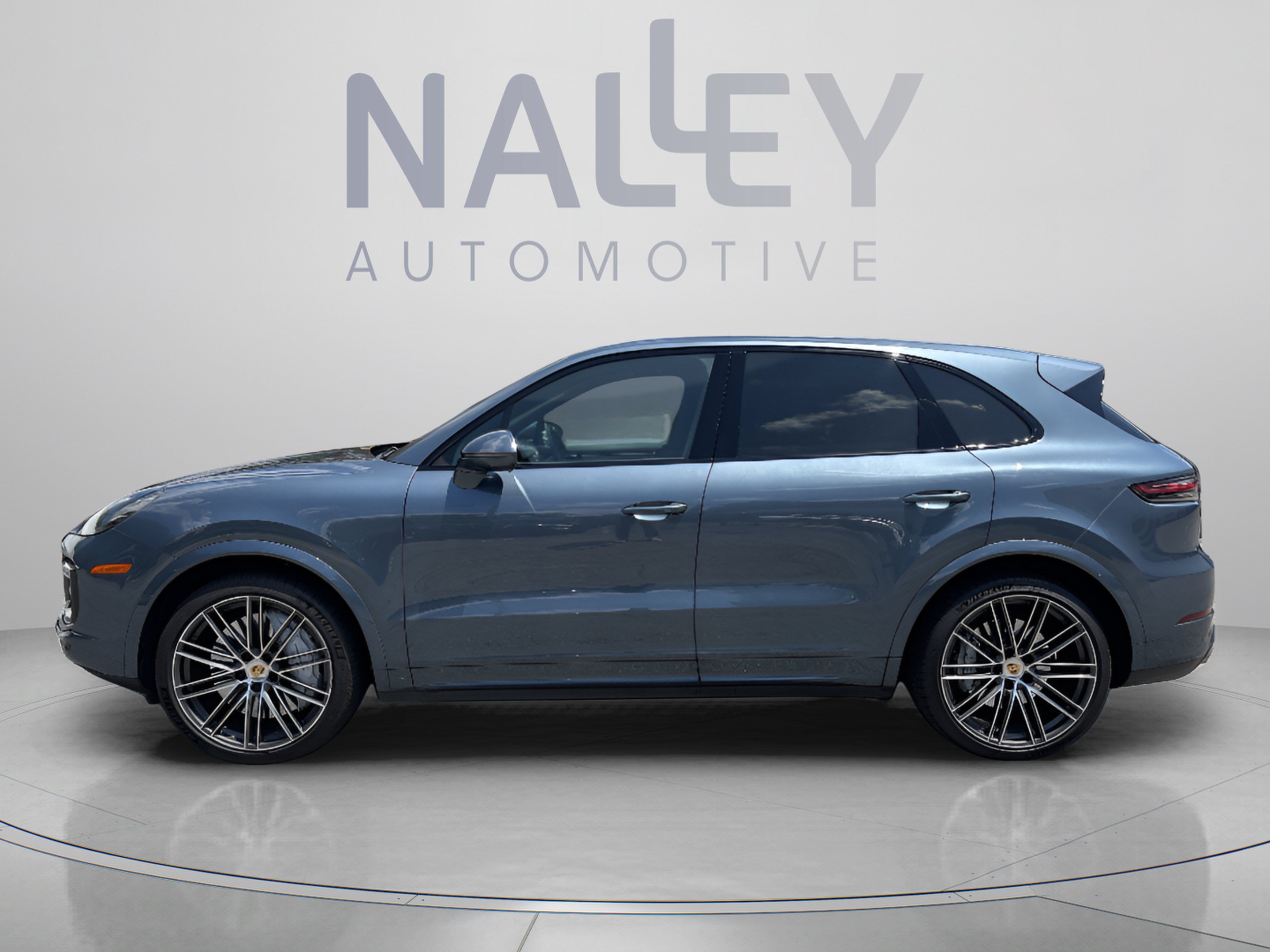 Used 2019 Porsche Cayenne Turbo AWD/4WD image 2
